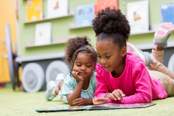 siblings reading